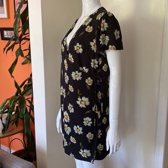 ASOS Reclaimed Vintage inspired mini wrap dress in daisy print Size 10 - Picture 6 of 14